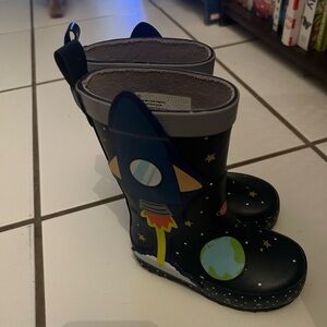 Size 5 space rain boots
